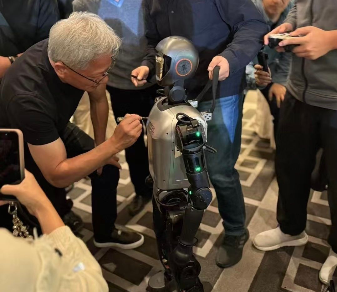 Robot Shows Off Recovery Skills at Tech Show