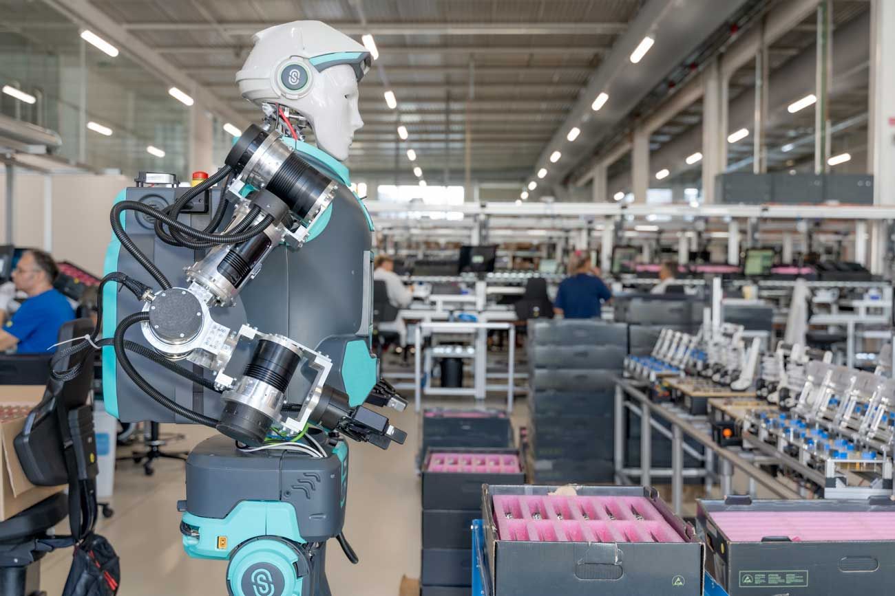 New Robot Helps Workers in Smart Factories